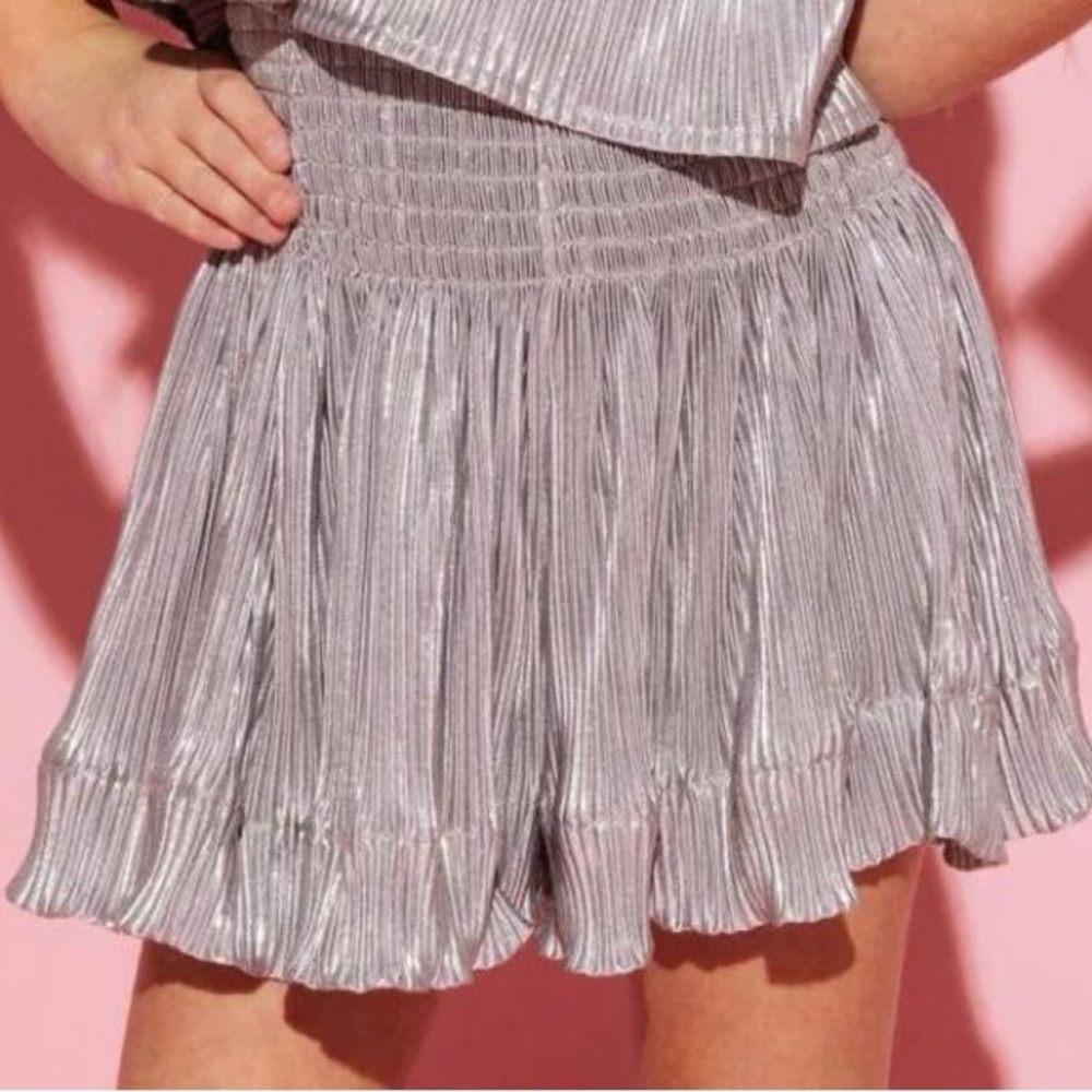 Queen of Sparkles Wavy Swing Short in Silver | Size Medium NWOT